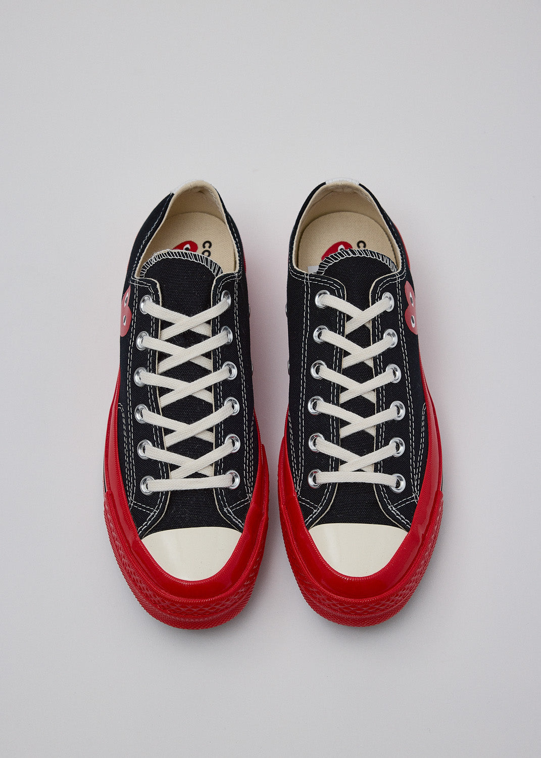 Red and black converse shoes deals